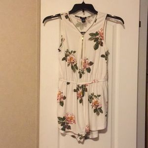 I am selling a romper from RUE21.